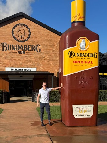 Tom continues the "all things big" challenge - Rockhampton to Brisbane road trip - Bundaberg, QLD - August 2025