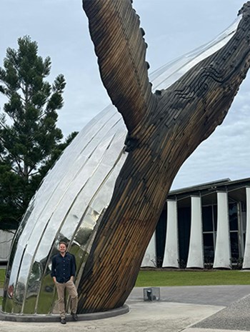 Tom Cobban and "all things big" - Nala the Giant Whale (road trip Rockhampton to Brisbane) - Hervey Bay, QLD - August 2025